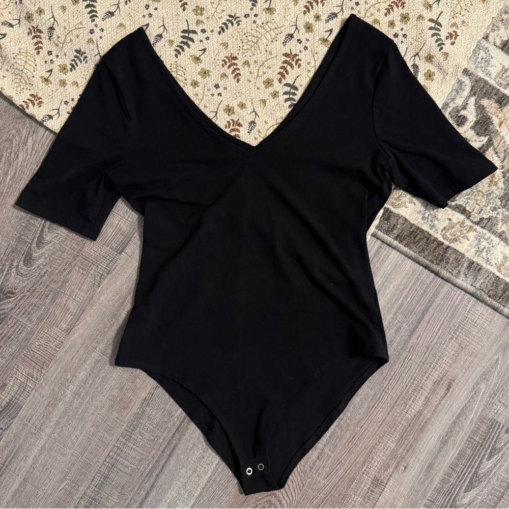 New Without Tags. Forever 21 Black Bodysuit. Size Large.